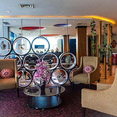 News Hotel Waru Sidoarjo Екстериор снимка
