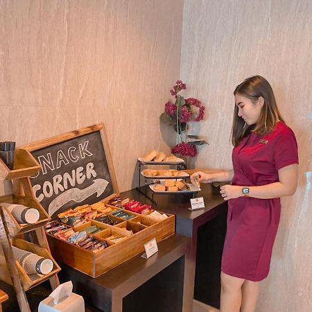 News Hotel Waru Sidoarjo Екстериор снимка