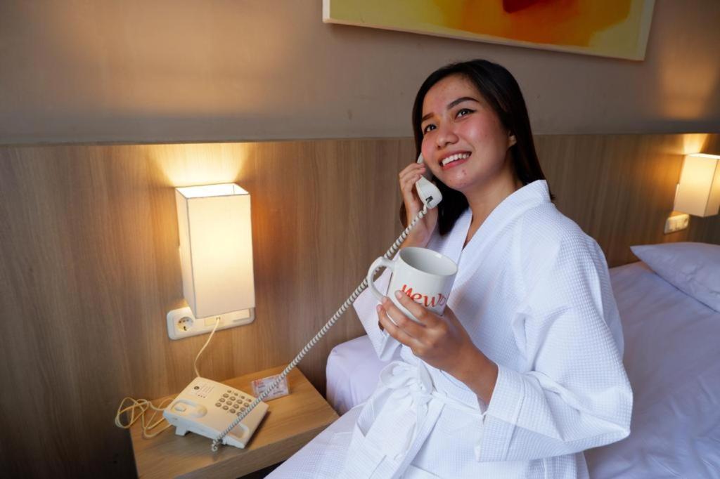 News Hotel Waru Sidoarjo Екстериор снимка