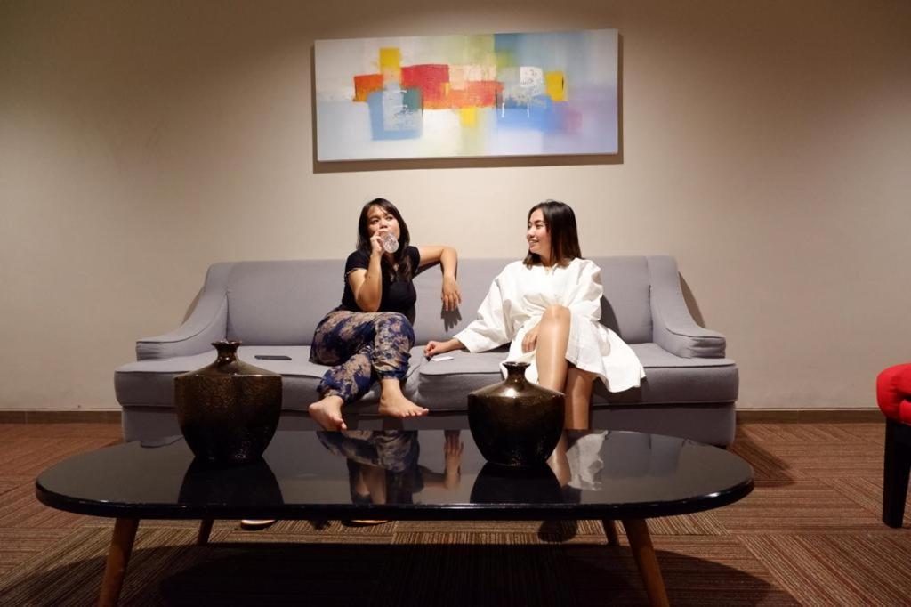 News Hotel Waru Sidoarjo Екстериор снимка