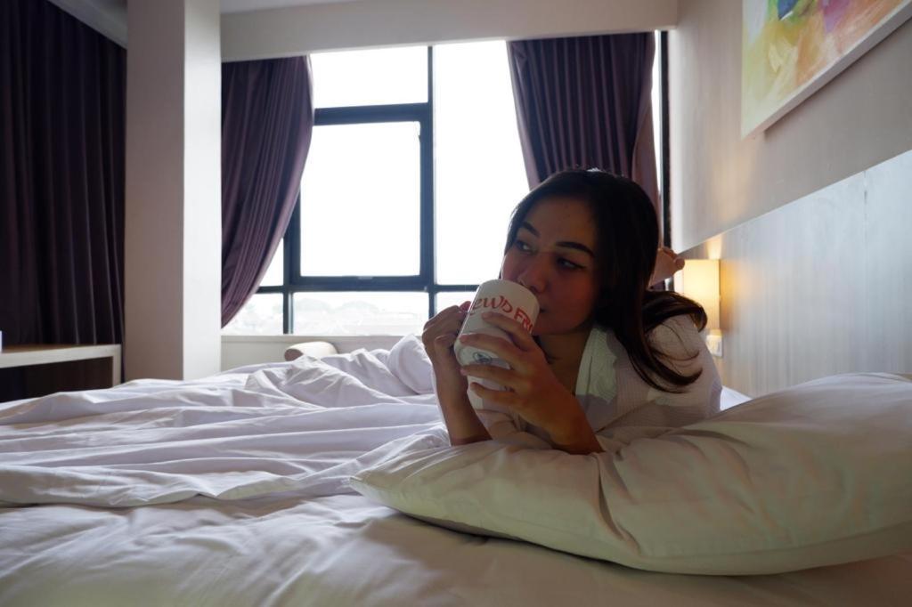 News Hotel Waru Sidoarjo Екстериор снимка
