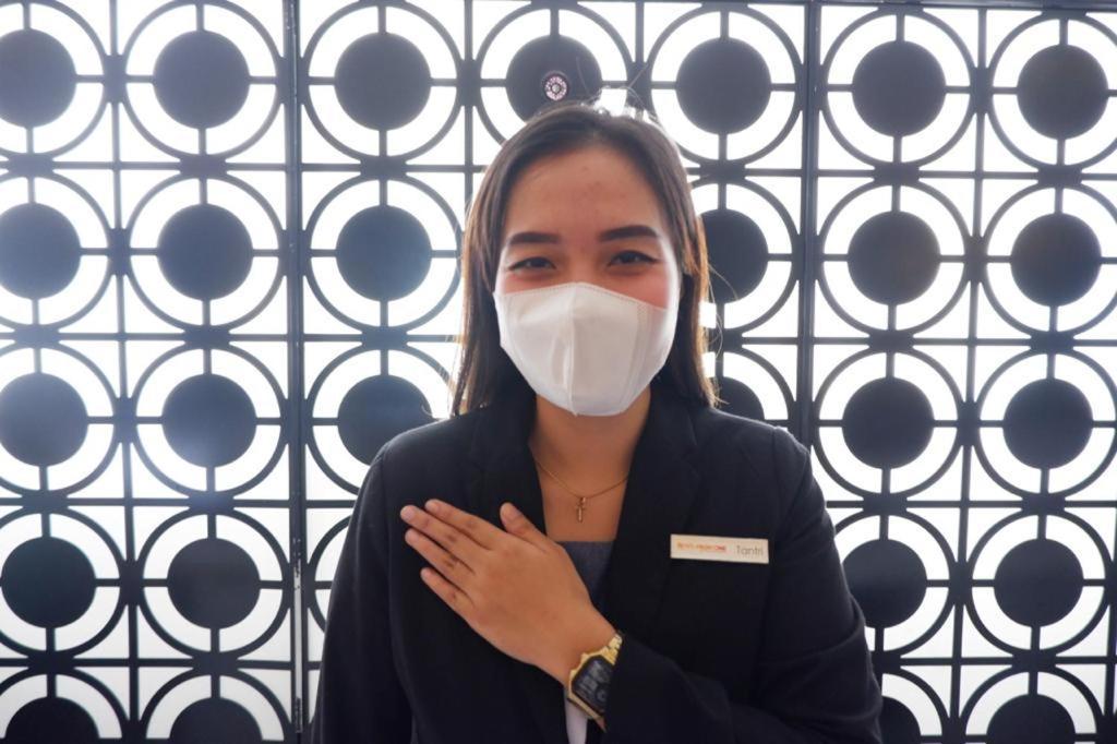 News Hotel Waru Sidoarjo Екстериор снимка