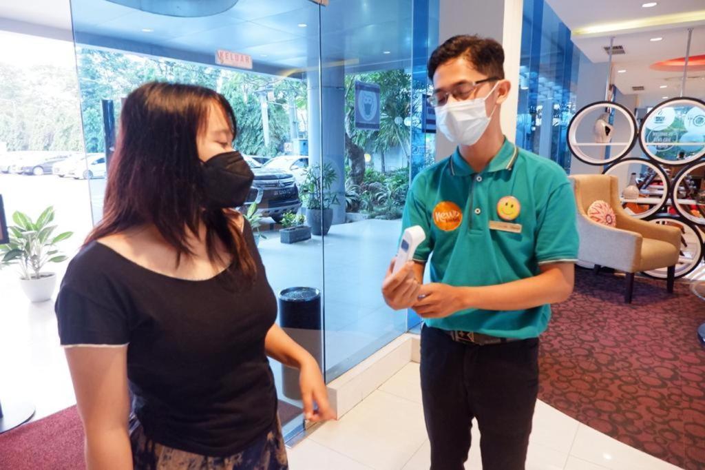 News Hotel Waru Sidoarjo Екстериор снимка