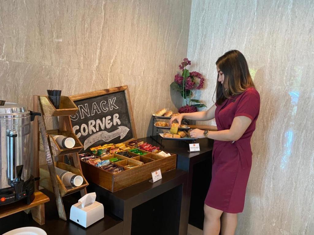 News Hotel Waru Sidoarjo Екстериор снимка