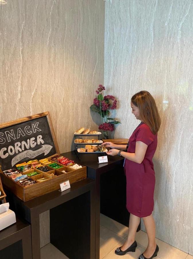 News Hotel Waru Sidoarjo Екстериор снимка