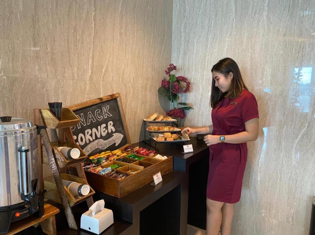 News Hotel Waru Sidoarjo Екстериор снимка