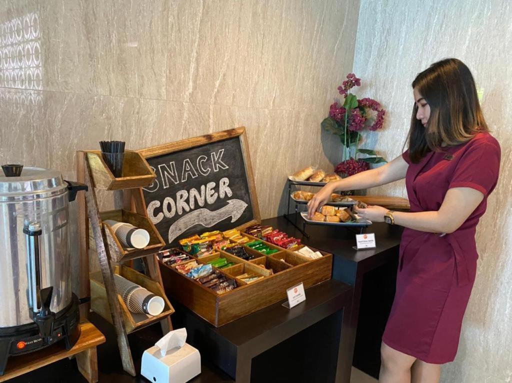 News Hotel Waru Sidoarjo Екстериор снимка