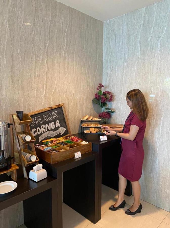 News Hotel Waru Sidoarjo Екстериор снимка