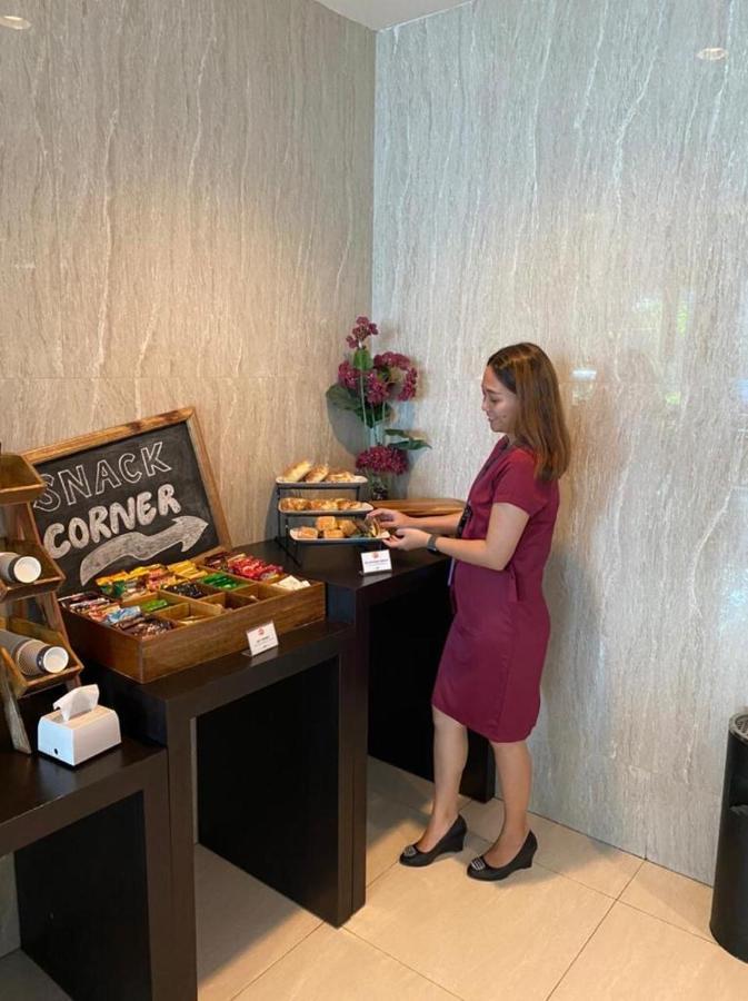 News Hotel Waru Sidoarjo Екстериор снимка