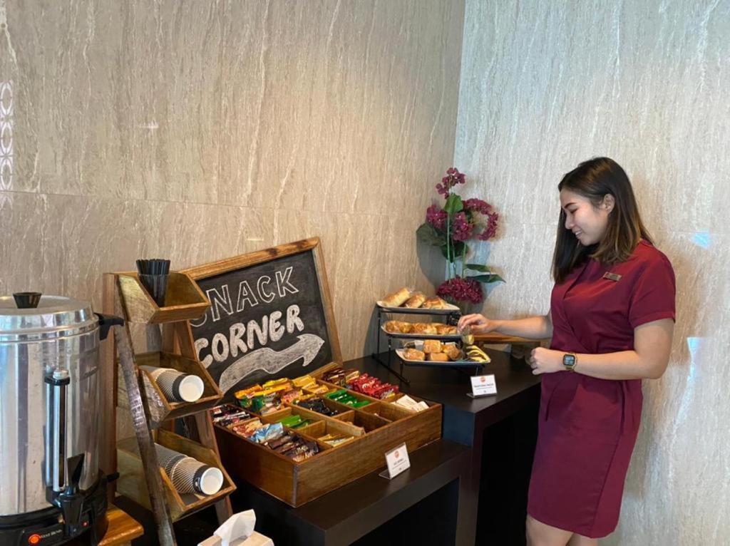 News Hotel Waru Sidoarjo Екстериор снимка