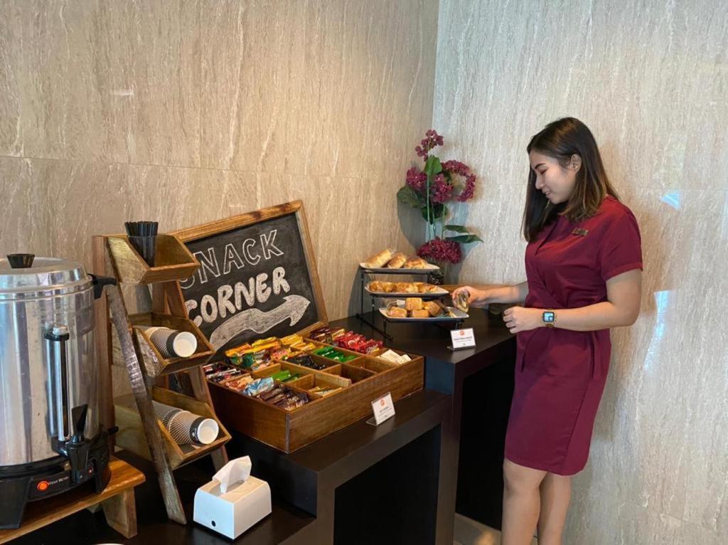 News Hotel Waru Sidoarjo Екстериор снимка
