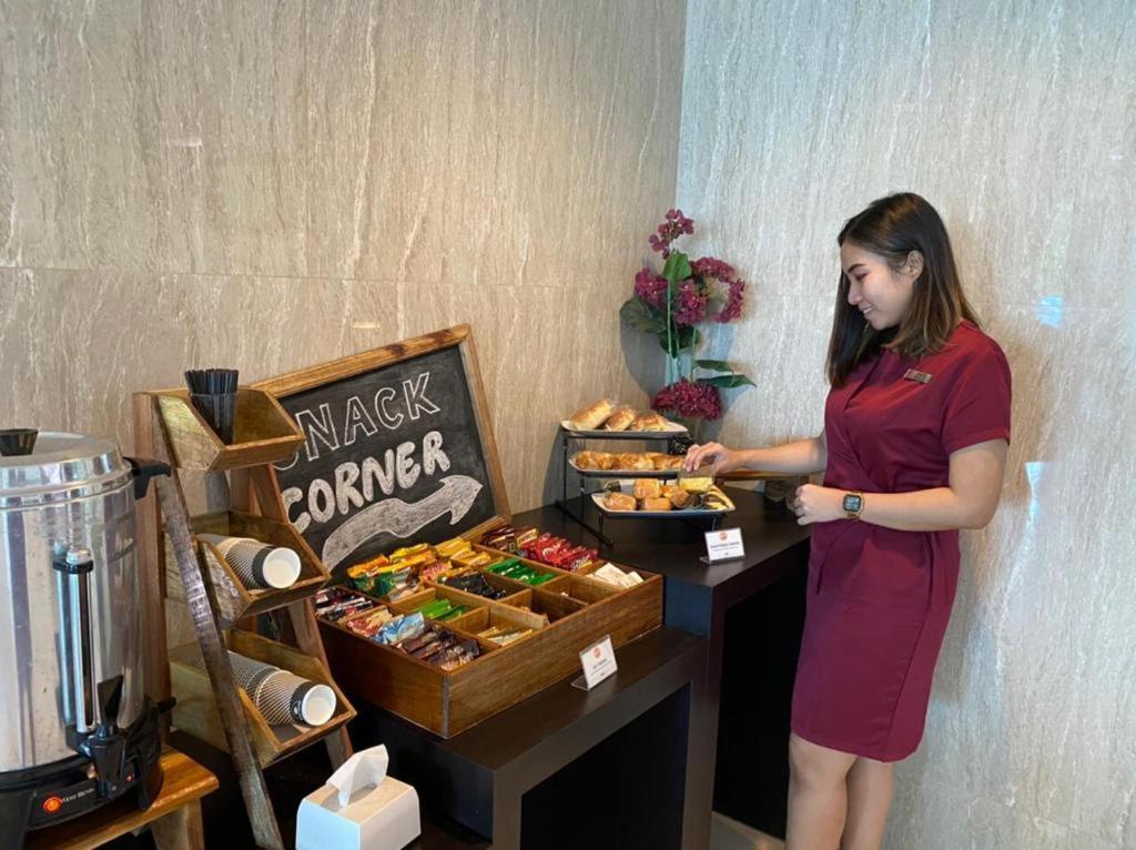 News Hotel Waru Sidoarjo Екстериор снимка