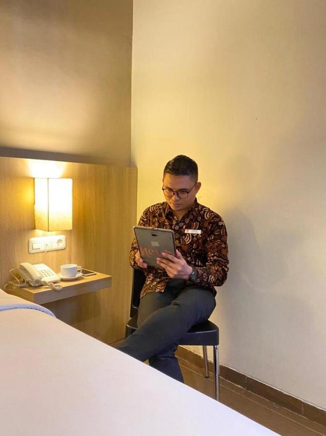 News Hotel Waru Sidoarjo Екстериор снимка