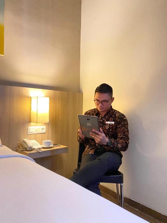 News Hotel Waru Sidoarjo Екстериор снимка
