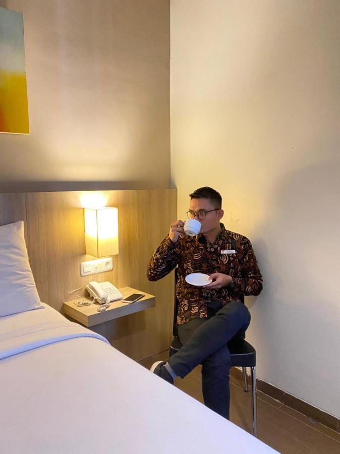 News Hotel Waru Sidoarjo Екстериор снимка