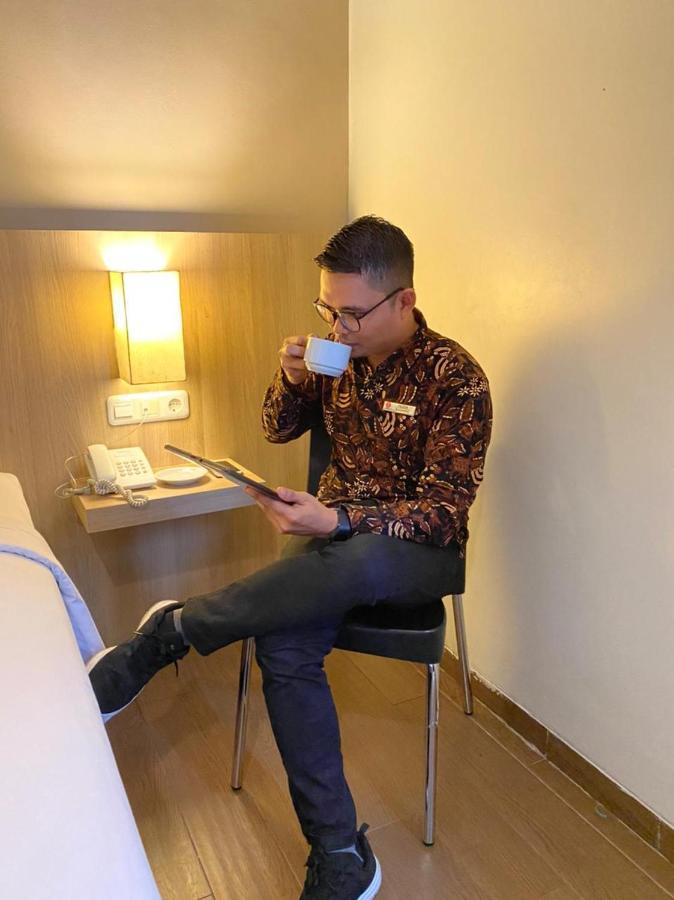 News Hotel Waru Sidoarjo Екстериор снимка