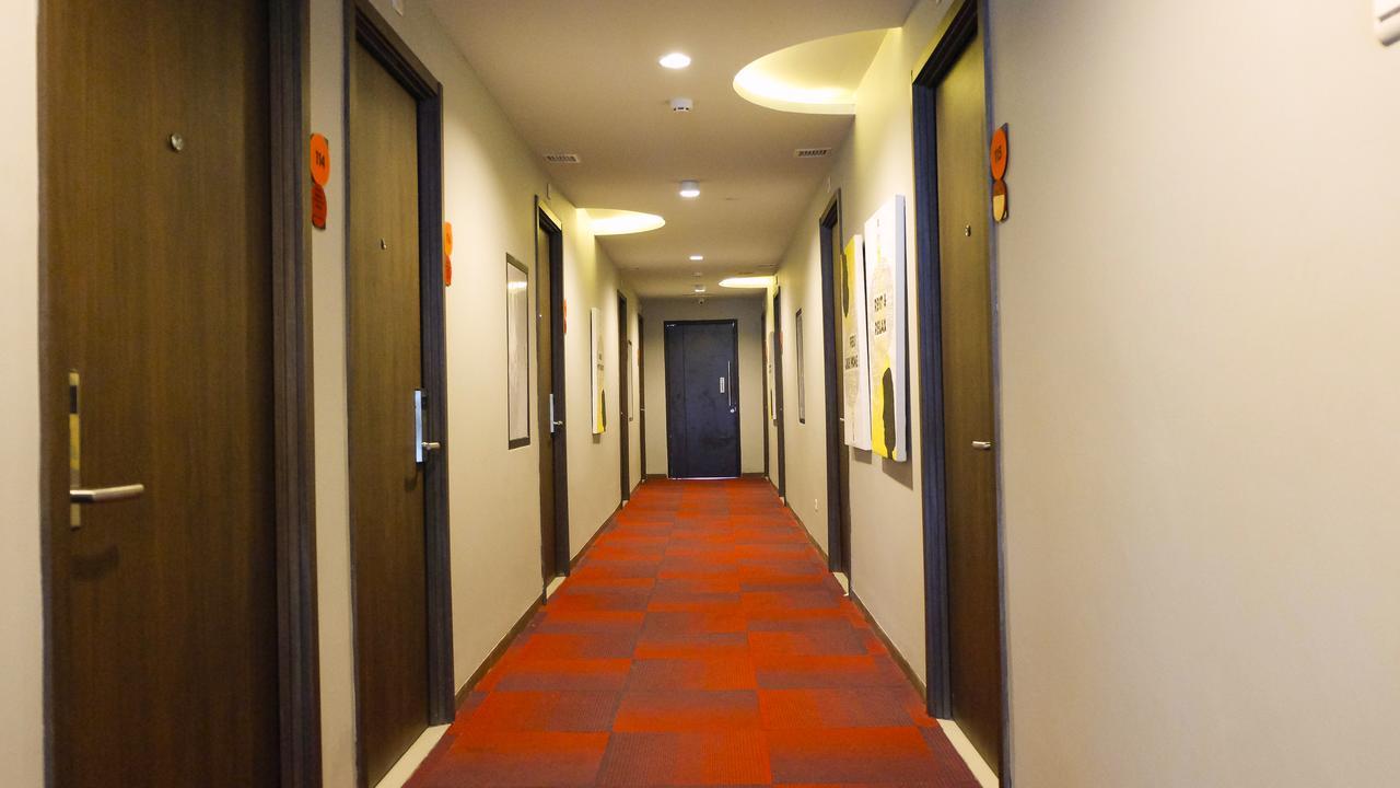 News Hotel Waru Sidoarjo Екстериор снимка