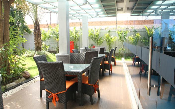 News Hotel Waru Sidoarjo Екстериор снимка