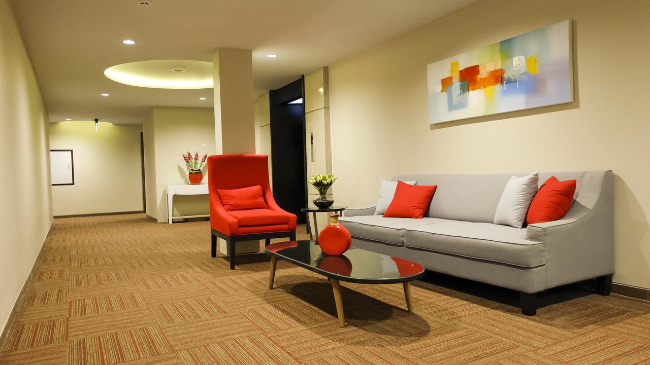 News Hotel Waru Sidoarjo Екстериор снимка