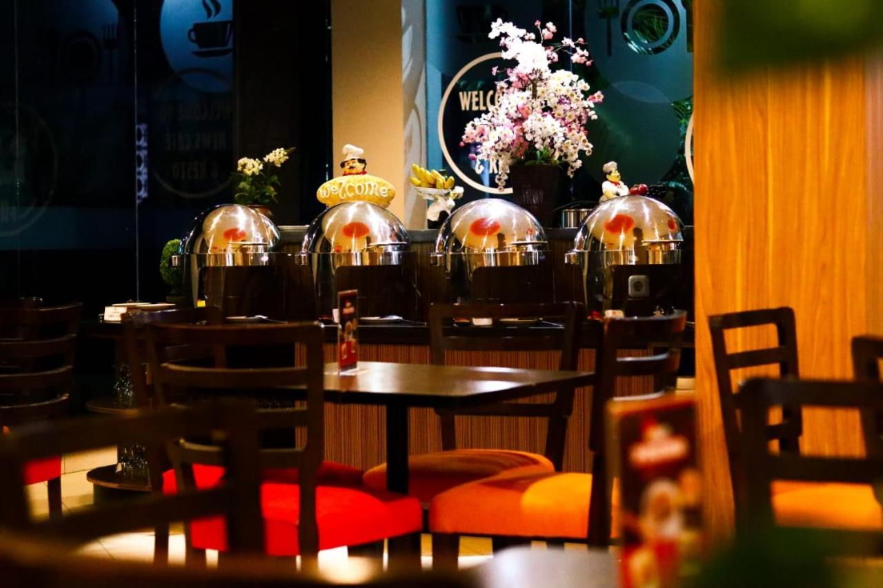 News Hotel Waru Sidoarjo Екстериор снимка